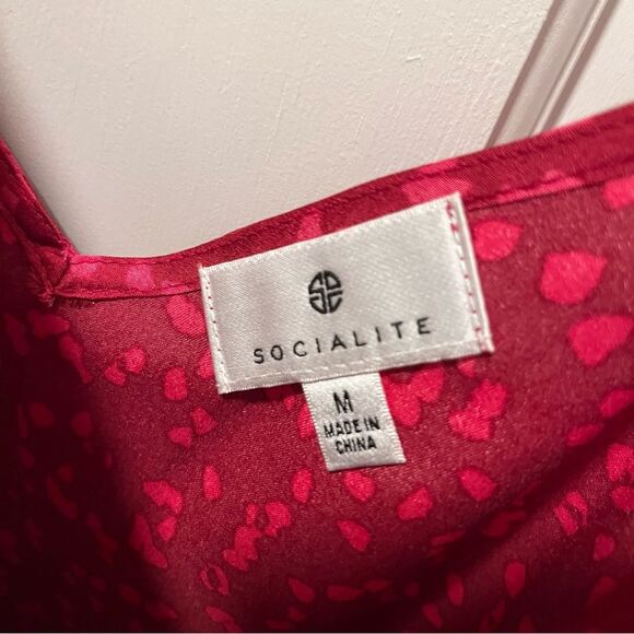 ✨MUST GO free ship! Socialite V-neck Banded Camisole in fuchsia/pink - Medium - Picture 4 of 5